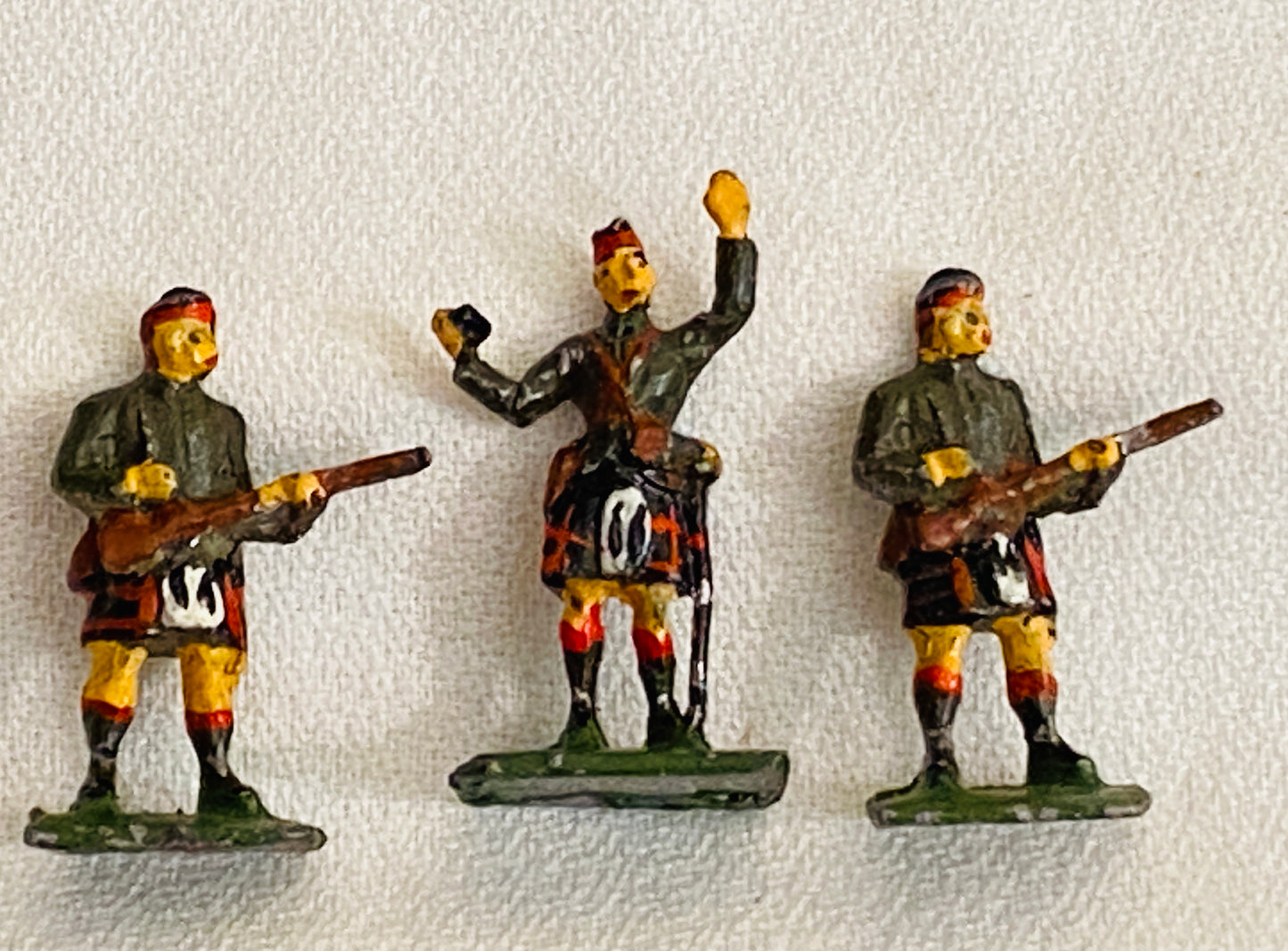 SAE 30mm  British Highlander Firing Soldiers Union of S Africa